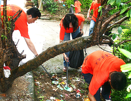 2007年 雅居乐河源项目“环保与市民一起牵手”活动