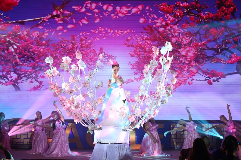 2、晚宴节目精彩绝伦（小图）.jpg